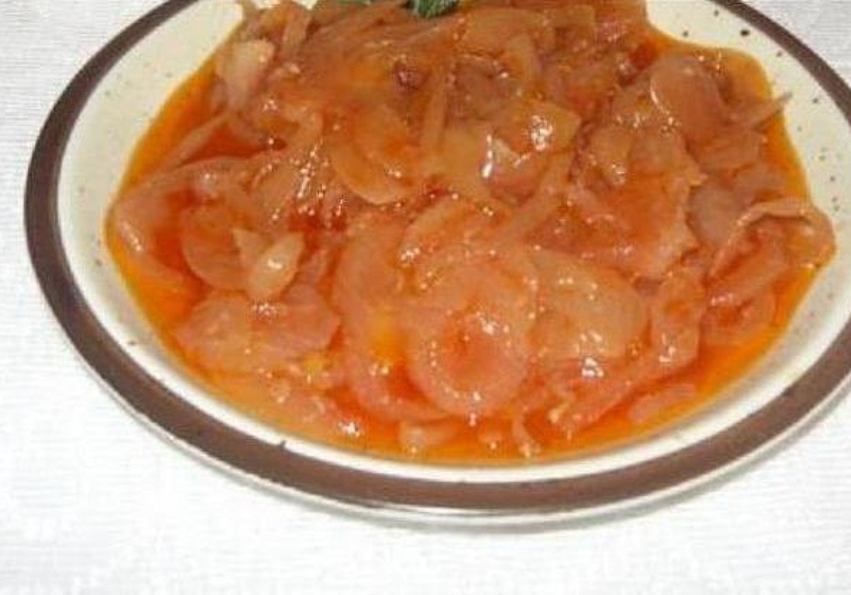 Cebulka duszona w koncentracie pomidorowym foto
