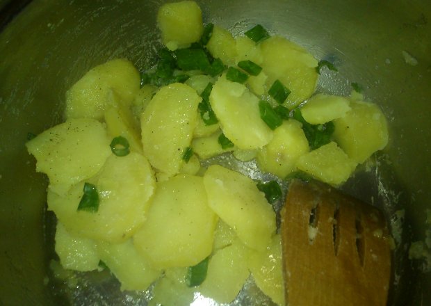 Fotografia przedstawiająca Cebulkowo-czosnkowe ziemniaki