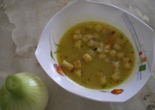 Fotografia przedstawiająca Cebulowa zupa