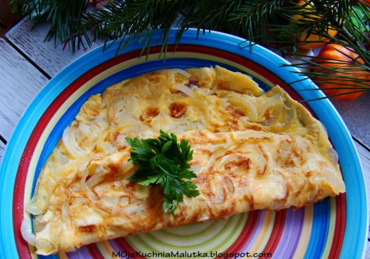 Cebulowy omlet . foto