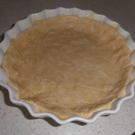 Krok 2 - Cebulowy quiche z chipsami z boczku foto
