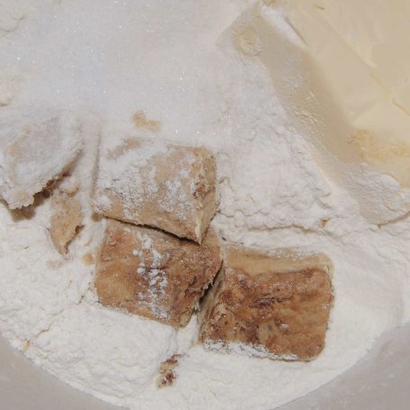 Krok 5 - Chałwowe crumble ze śliwką foto