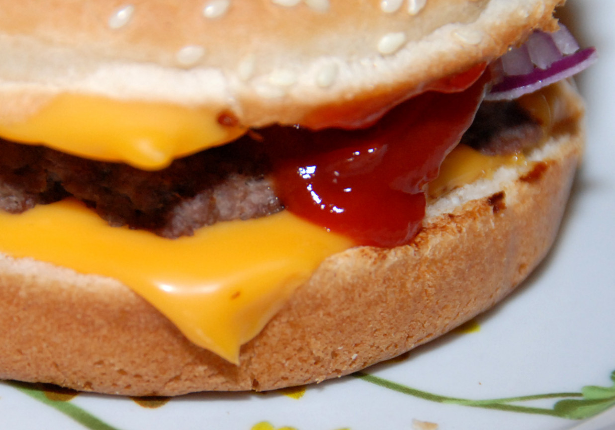 Cheesburger domowy z grilla foto