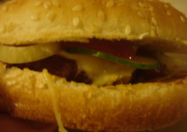 Fotografia przedstawiająca Cheeseburgery
