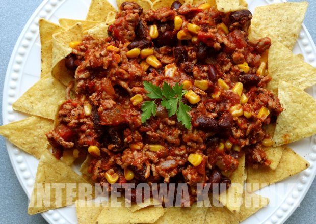 Fotografia przedstawiająca Chili con corne z nachosami