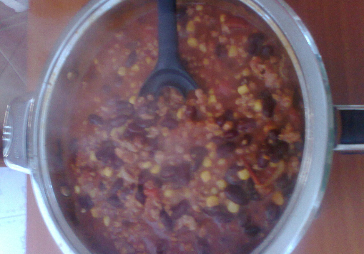 Chilli Con Carne, czyli mięso mielone z fasolą w pomidorach foto