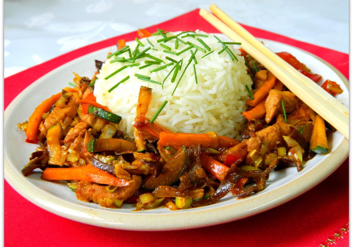 Chińska potrawka z ryżem foto