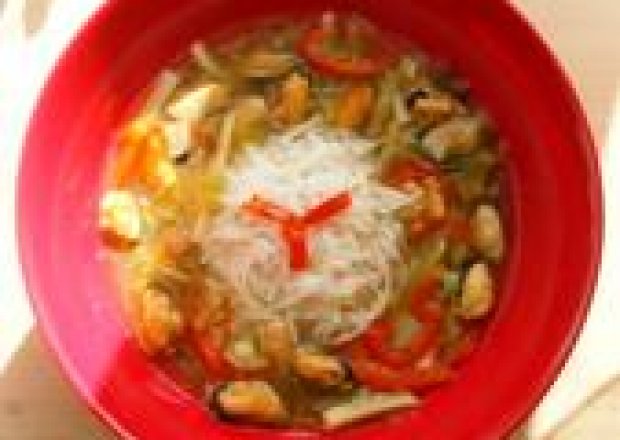 Fotografia przedstawiająca Chińska zupa z małżami