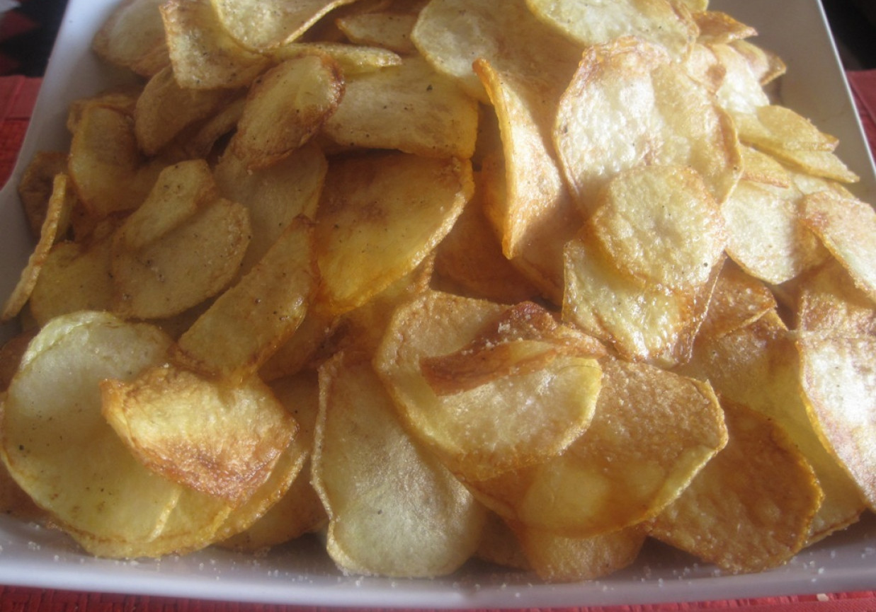 Chipsy kartoflane o smaku prażonej cebulki﻿ foto