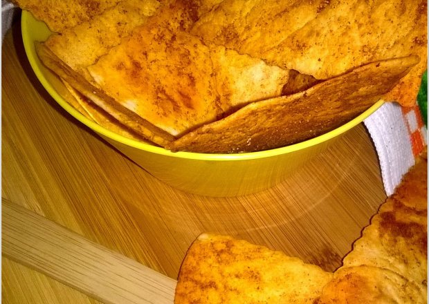 Fotografia przedstawiająca Chipsy paprykowe z tortilli