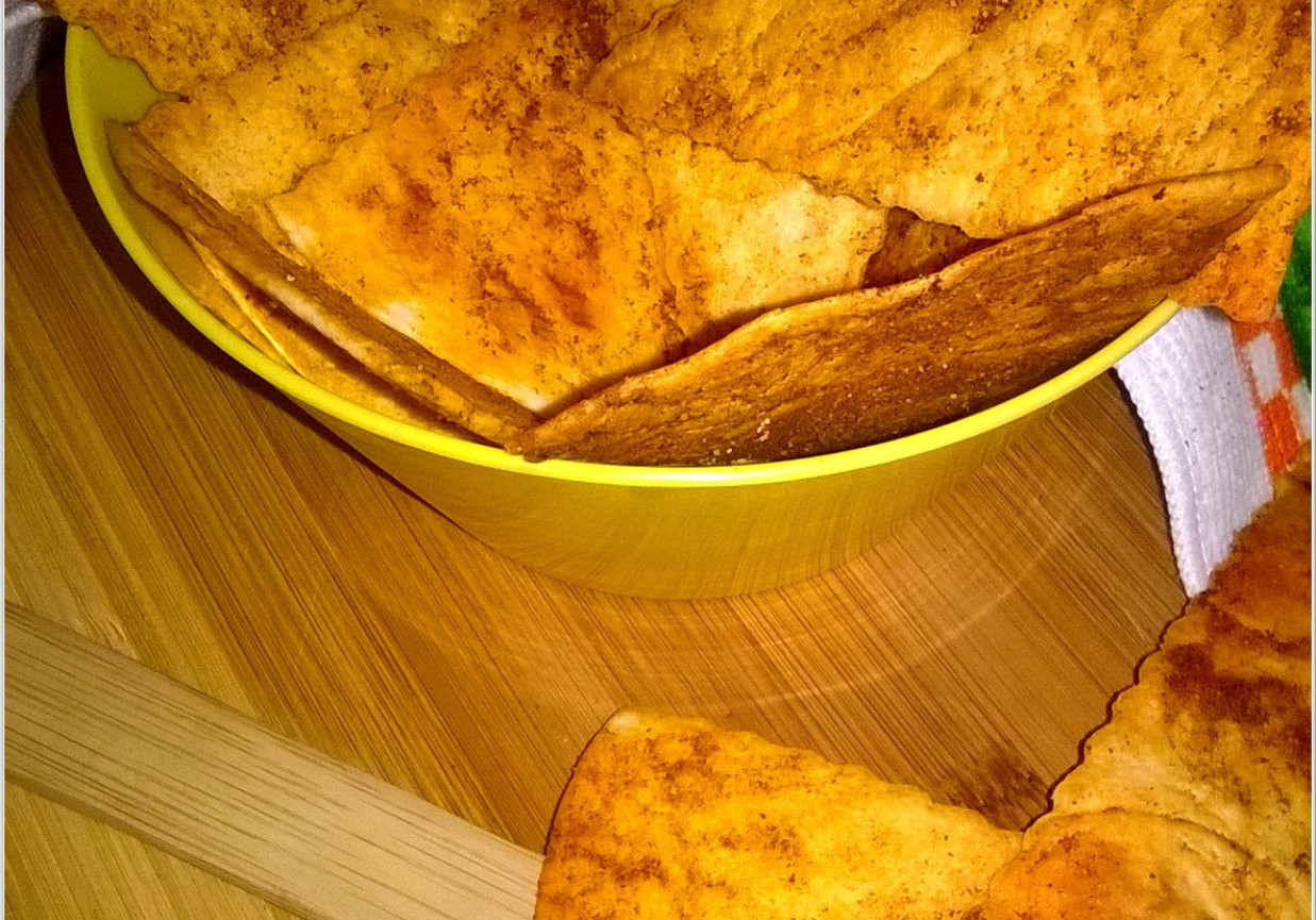 Chipsy paprykowe z tortilli foto