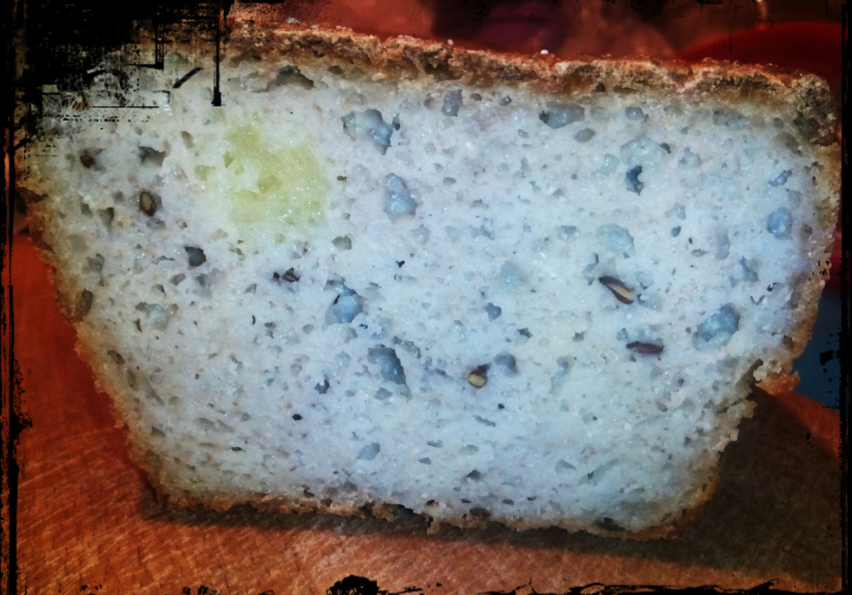 Chleb bezglutenowy na zakwasie gryczano-ryżowy foto
