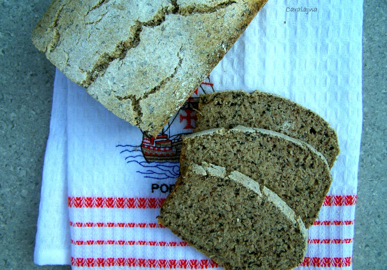 chleb bezglutenowy na zakwasie gryczanym z czarnuszką foto