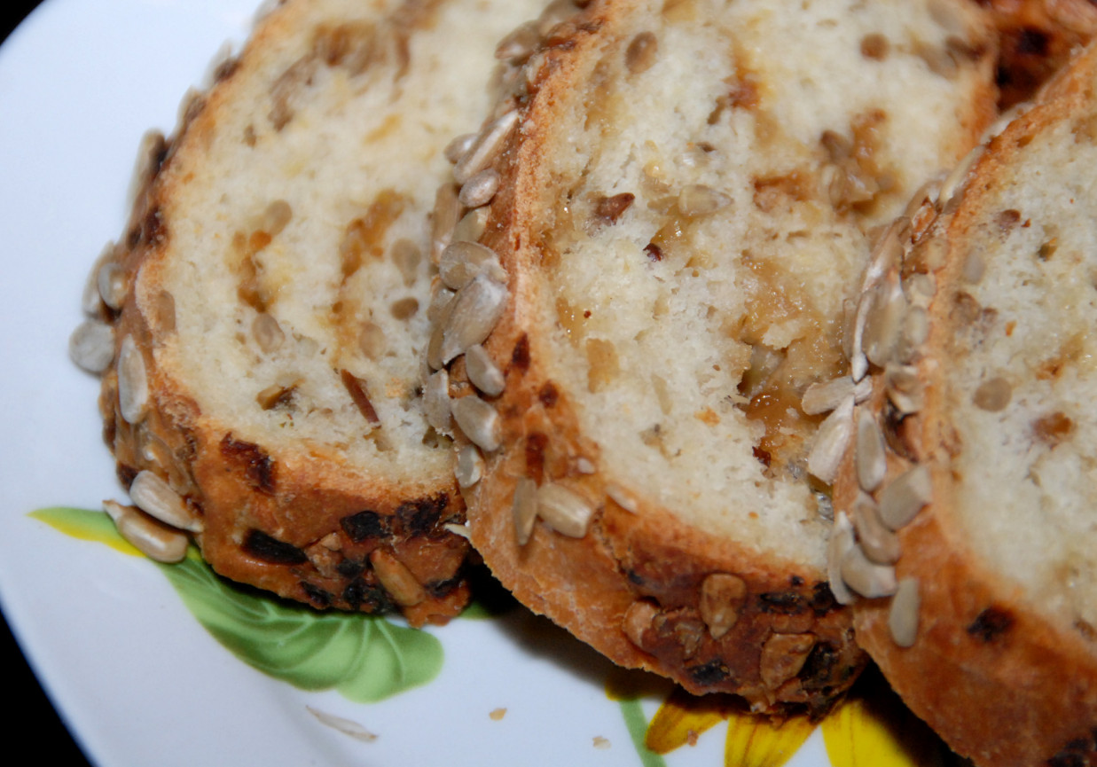Chleb cebulowo-słonecznikowy foto