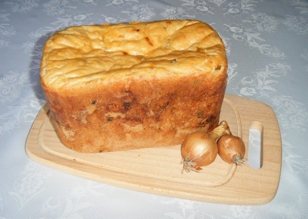 Fotografia przedstawiająca Chleb cebulowy z wypiekacza