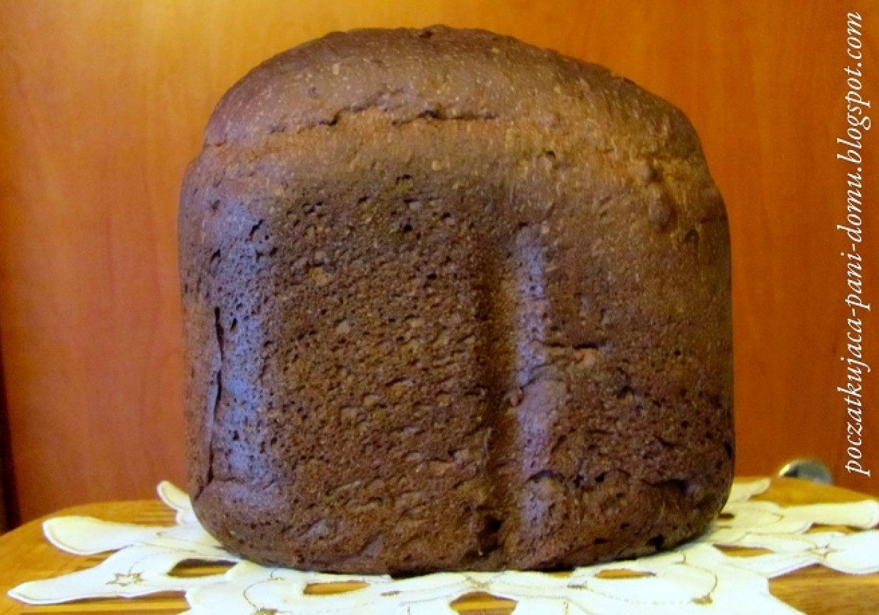 Chleb czekoladowy w maszynie do pieczenia chleba. foto