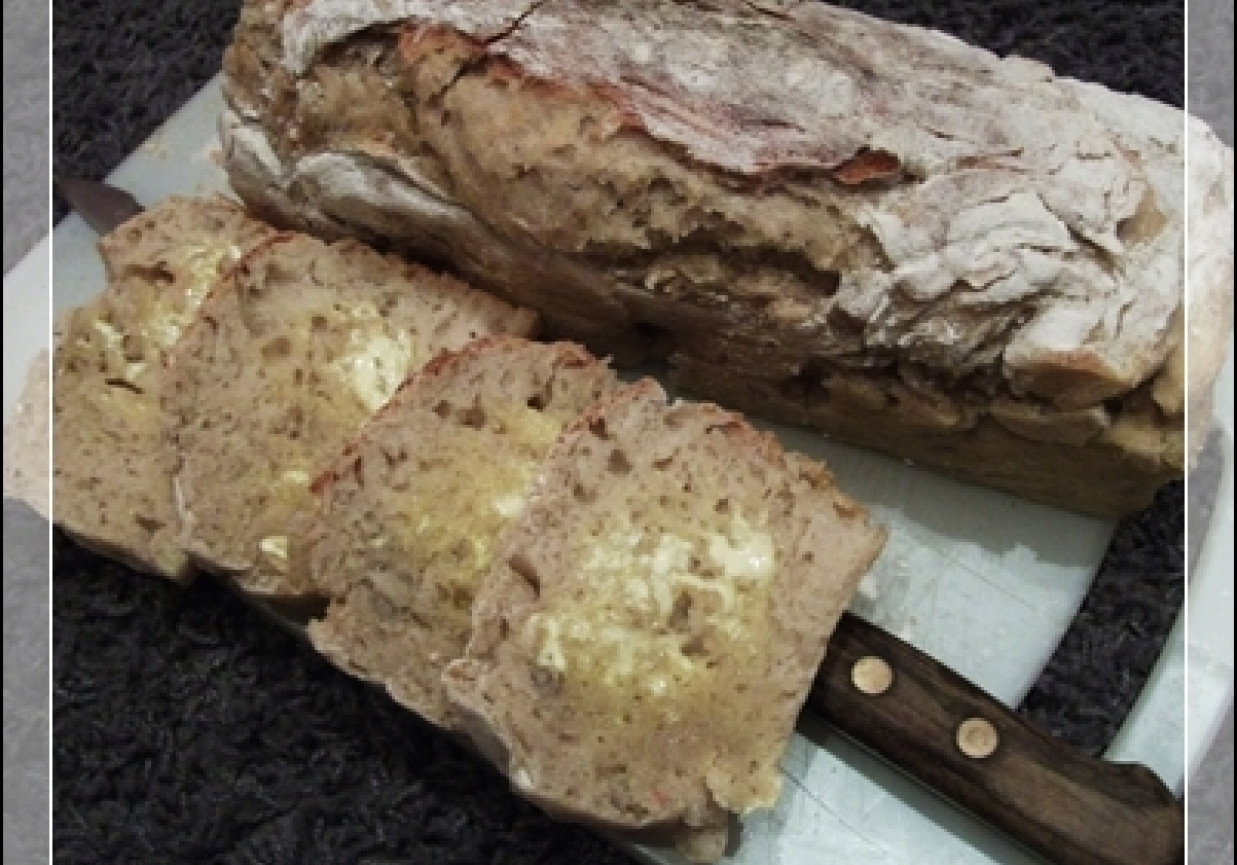 Chleb czosnkowy na zakwasie pszennym foto