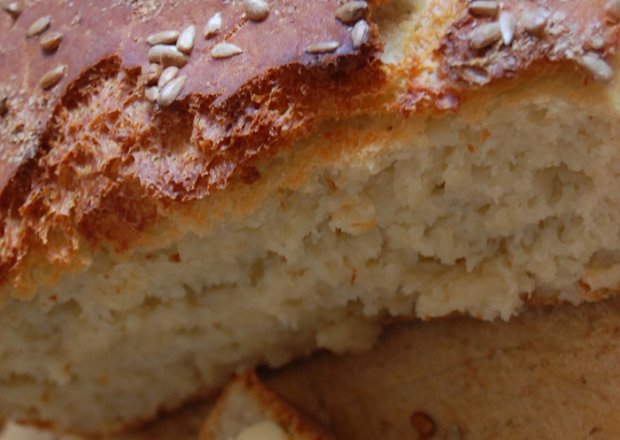 Fotografia przedstawiająca Chleb domowy na maślance