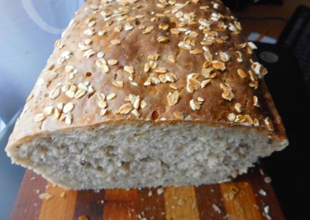 Fotografia przedstawiająca Chleb  domowy na zakwasie
