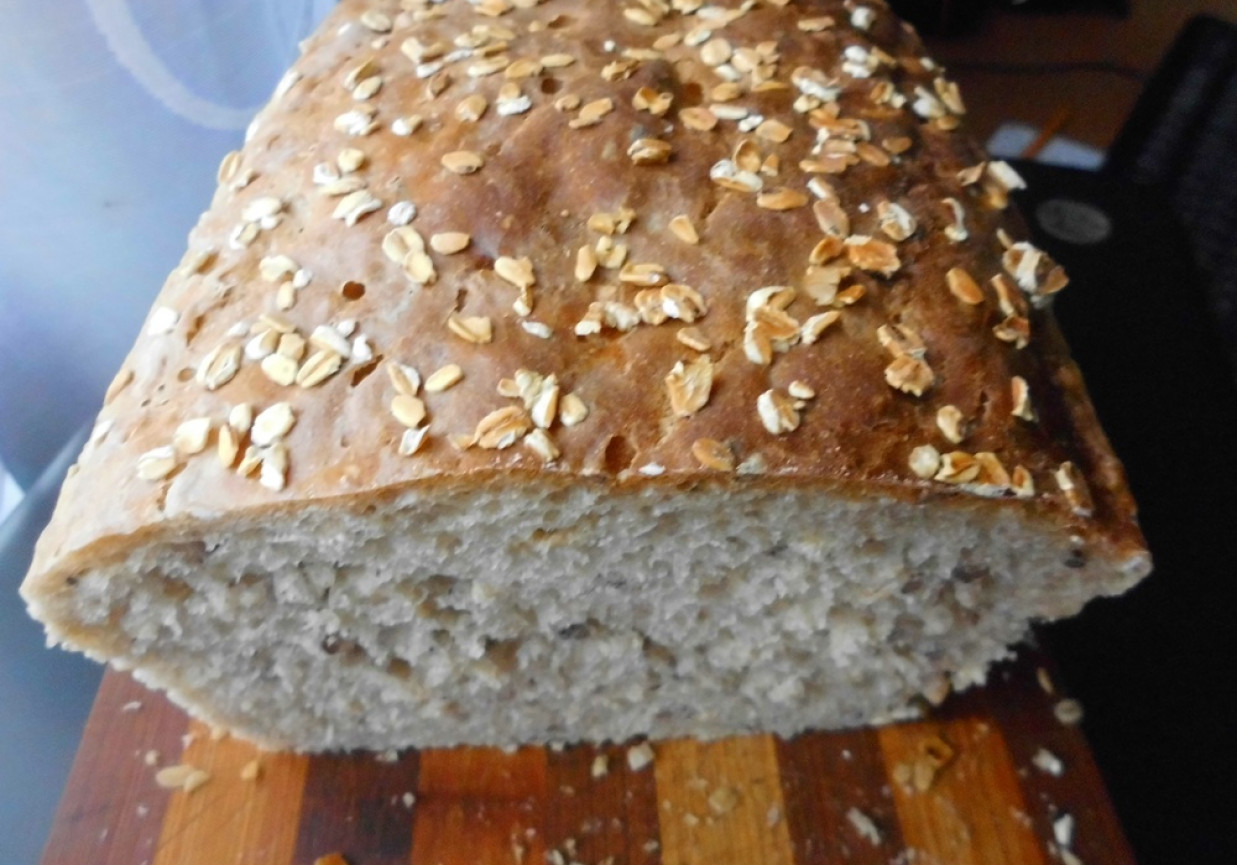 Chleb  domowy na zakwasie foto