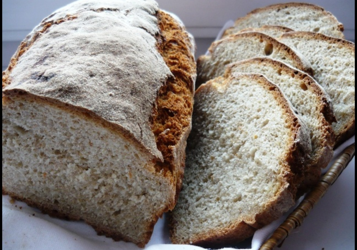 Chleb domowy z marchewką foto