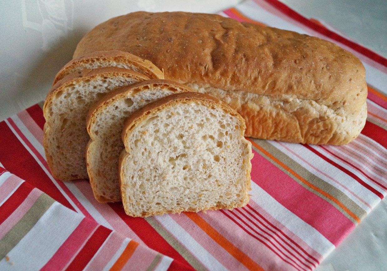 Chleb drożdżowy na serwatce foto