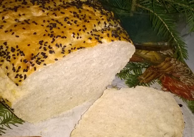 Fotografia przedstawiająca Chleb drożdżowy z czarnuszką