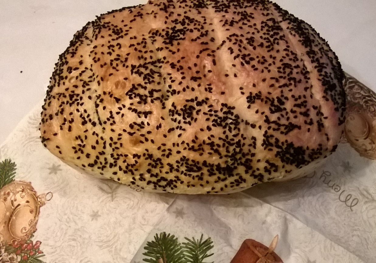 Chleb drożdżowy z czarnuszką foto