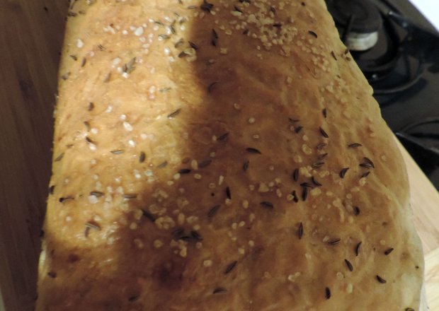 Fotografia przedstawiająca Chleb drożdżowy z kminkiem