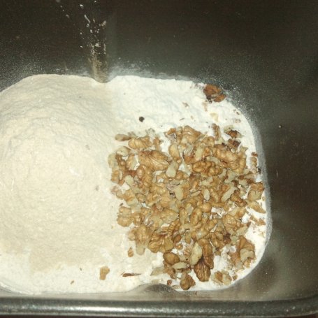 Krok 2 - Chleb drożdżowy z mąką amarantusową i orzechami foto