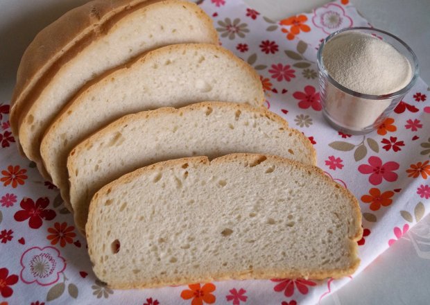 Fotografia przedstawiająca Chleb drożdżowy z manną