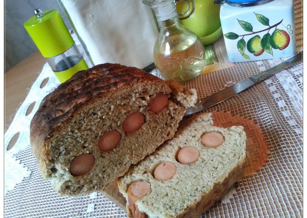 Fotografia przedstawiająca Chleb drożdżowy z niespodzianką