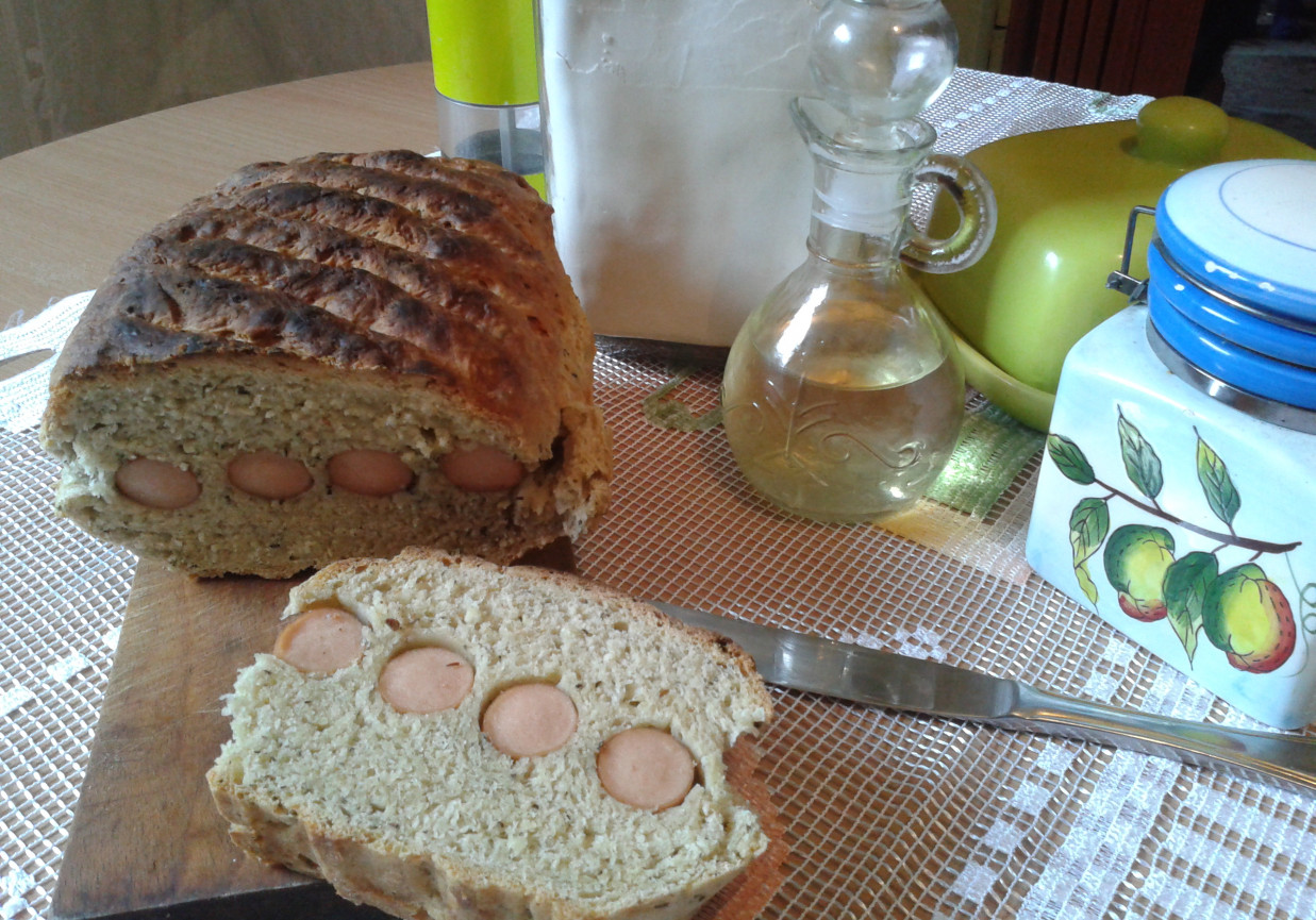Chleb drożdżowy z niespodzianką foto