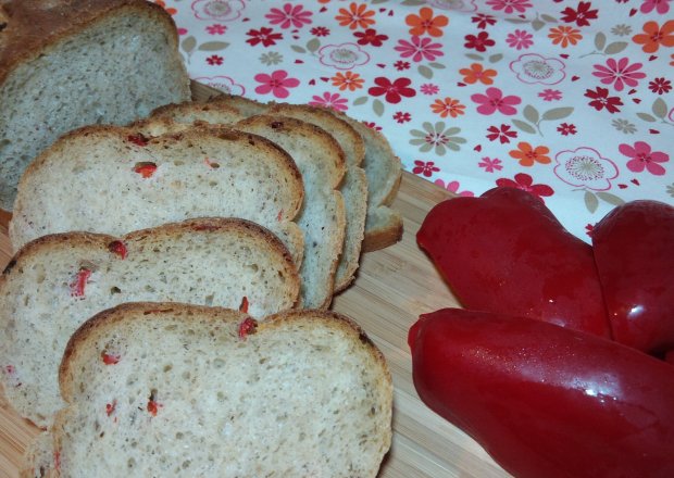 Fotografia przedstawiająca Chleb drożdżowy z papryką i oregano