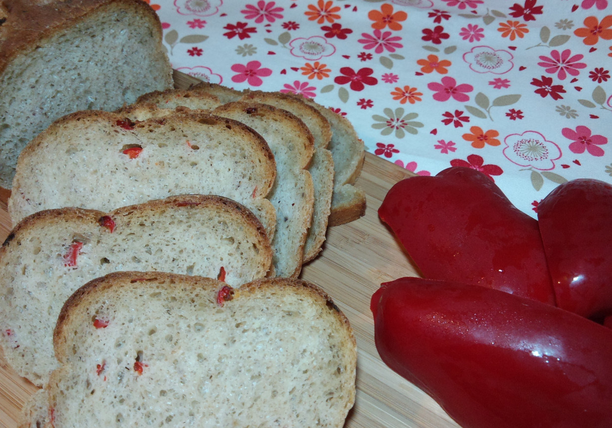 Chleb drożdżowy z papryką i oregano foto