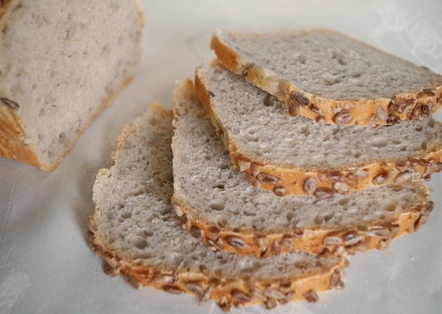 Fotografia przedstawiająca Chleb drożdżowy z pęczakiem