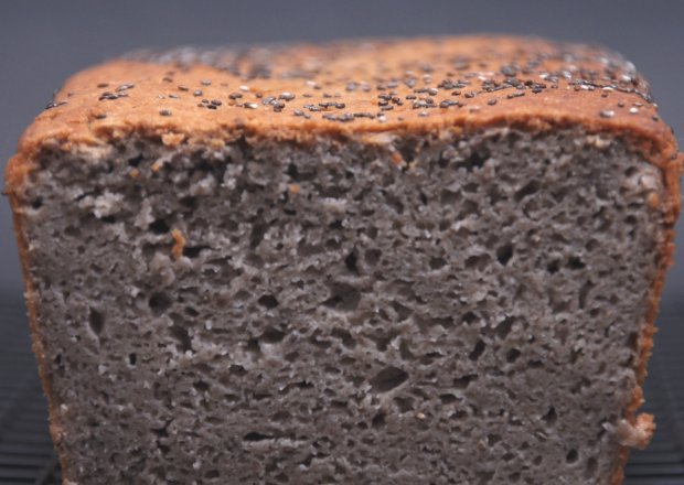 Fotografia przedstawiająca Chleb gryczany z chia