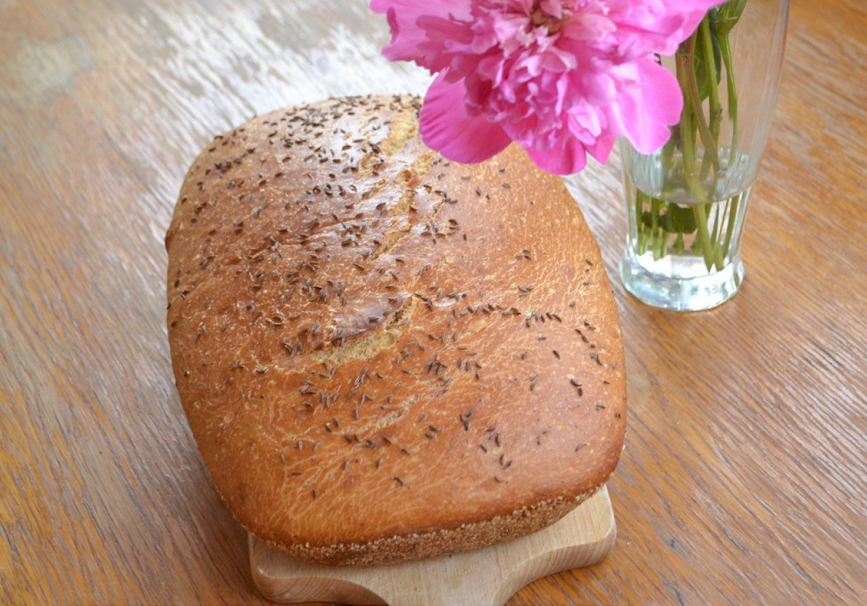 Chleb kminkowy na pszennym zakwasie foto