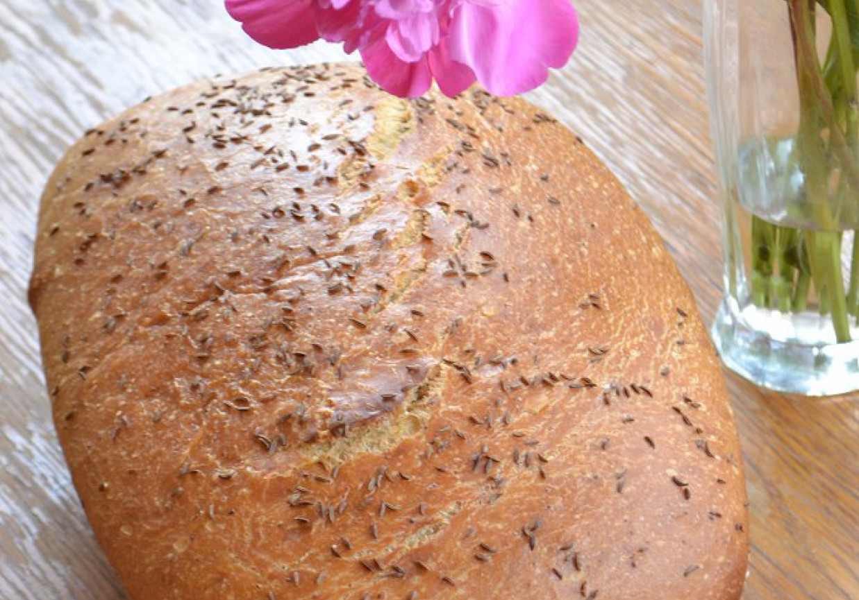 Chleb kminkowy na pszennym zakwasie foto