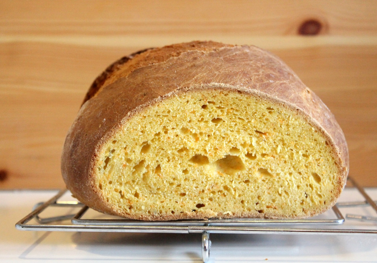 Chleb marchewkowy. foto