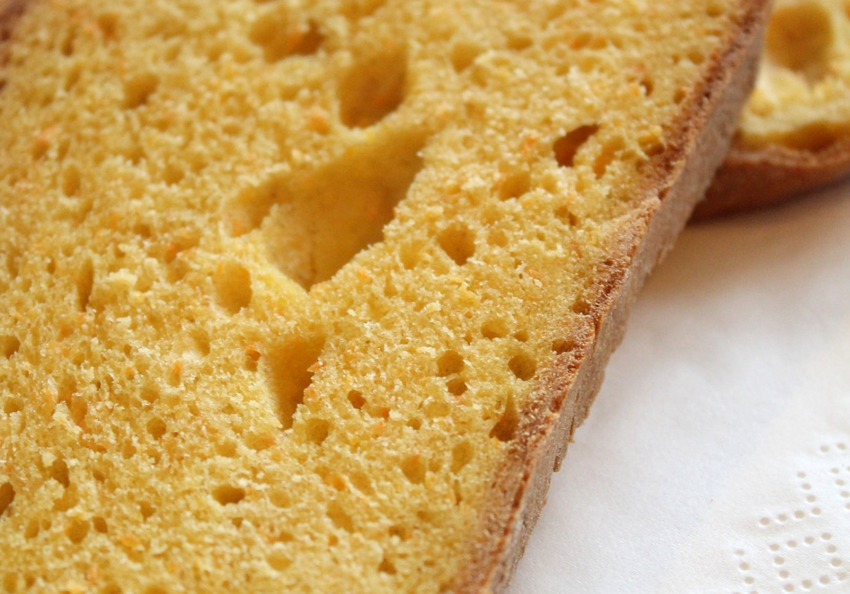 Chleb marchewkowy. foto