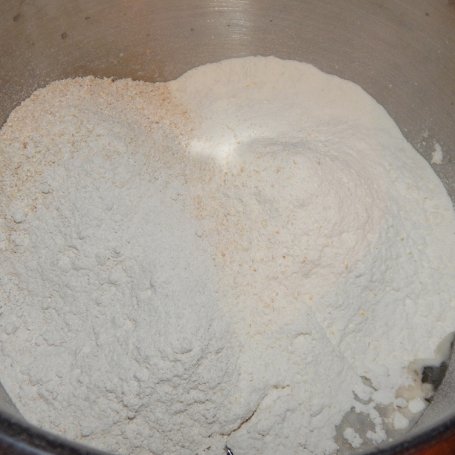 Krok 3 - Chleb mieszany na zakwasie - z miodem i mąką owsianą foto
