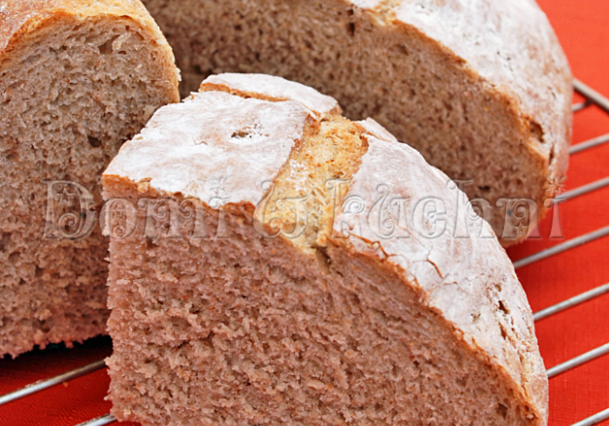 Chleb mieszany na żytnim zakwasie foto