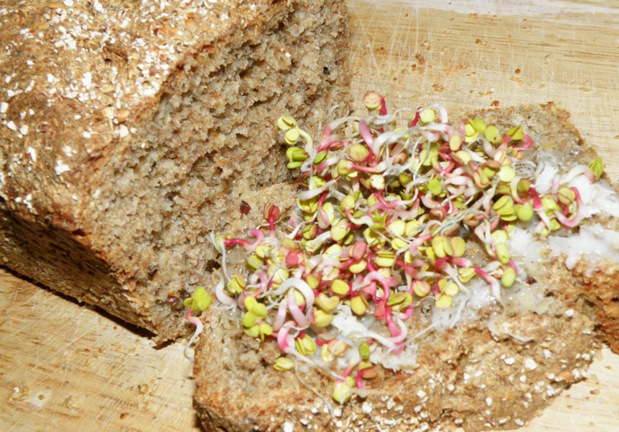 Chleb mieszany z lnem i płatkami owsianymi - na drożdżach foto