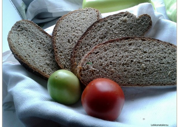 Fotografia przedstawiająca Chleb na drożdżach z młodym jęczmieniem i otrębami