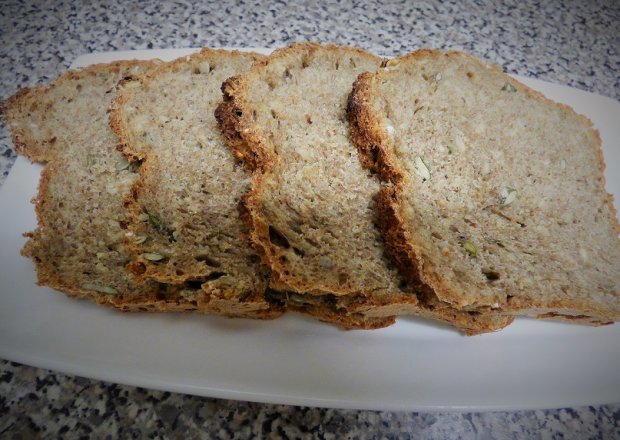 Fotografia przedstawiająca chleb na drozdzach