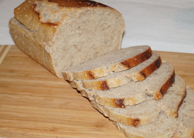 Fotografia przedstawiająca Chleb na dwóch zaczynach