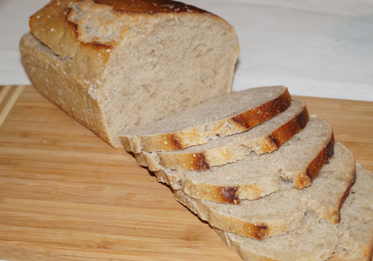Chleb na dwóch zaczynach foto