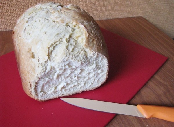 Fotografia przedstawiająca Chleb na maślance z wypiekacza