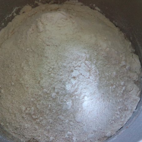 Krok 2 - Chleb na zakwasie z mąką jęczmienną foto